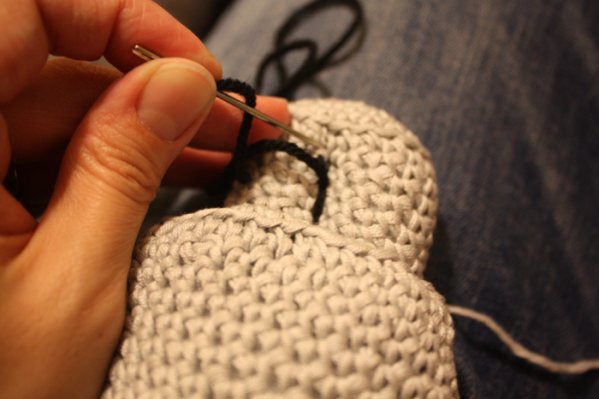 Jalat irti toisistaan