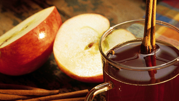 Mausteinen omena-porkkanajuoma. Kuva: Comstock /Yle Mausteinen omena-porkkanajuoma. Kuva: Comstock /Yle
