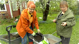 Paula Ritanen-Närhi ja Krista Jännäri Puutarhaunelmissa. Kuva: Filmiteollisuus