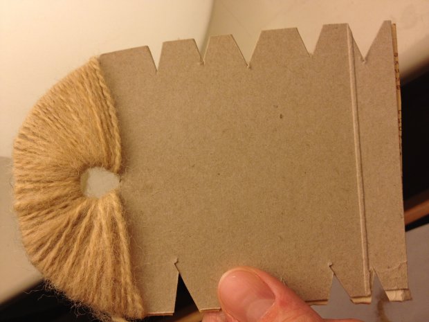 Tukan teko pahvin ympärille