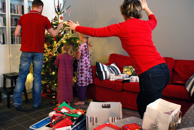 Joulukuusen riisunta