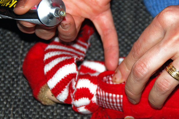 Kuusen riisuntaa - on aika pakata joulu pois