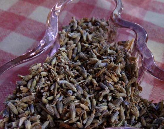 Tee se itse -kosmetiikkaa, raaka-aineita. Kuva: Ps, Olotila, Yle Tee se itse -kosmetiikkaa, raaka-aineita. Kuva: Ps, Olotila, Yle