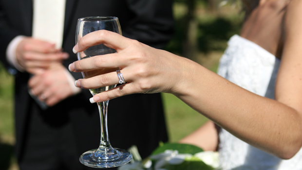 Vihkisormuksen hinta. Kuva: stock.xchng, Lockstocb. Vihkisormuksen hinta. Kuva: stock.xchng, Lockstocb.