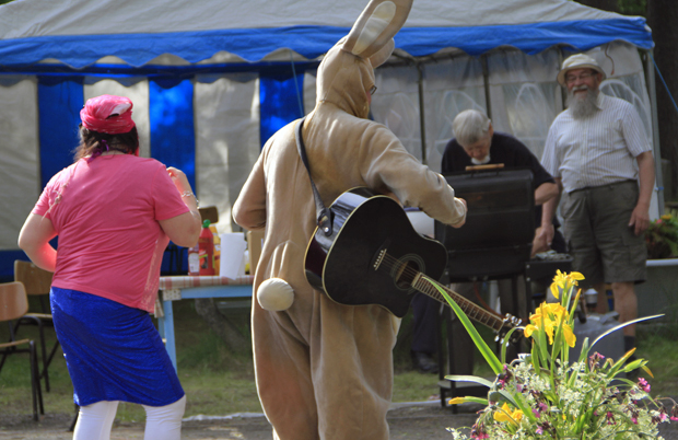 Sissipuutarhurit 19.7.2012 TV2. Kuva: Eero Liimatainen. Sissipuutarhurit 19.7.2012 TV2. Kuva: Eero Liimatainen.