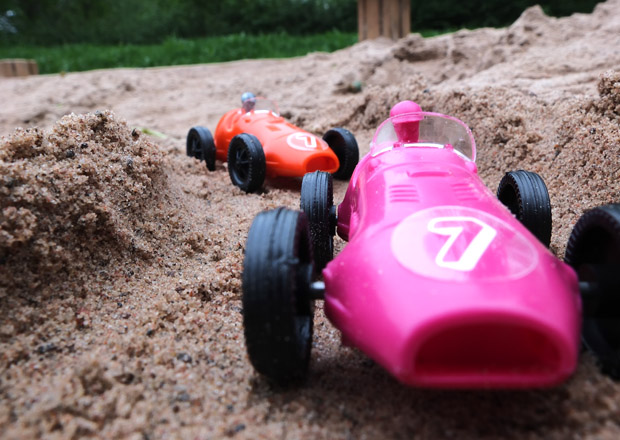 Neppisautoja radalla. Kuva: Joonas Reijonen