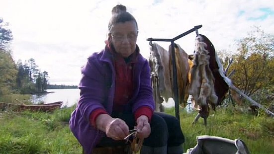 Matleena Fofonoff vuolee juuria.