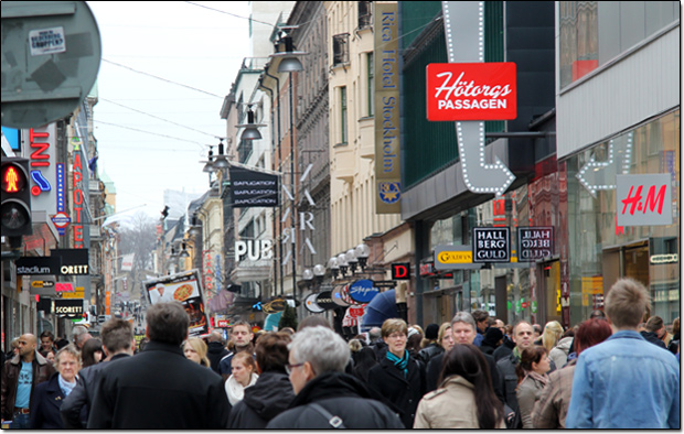Suosittu ostoskatu. Kuva: Ada Pykäläniemi