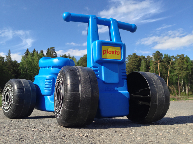 Plaston muovinen mopo. Kuva: Joonas Reijonen