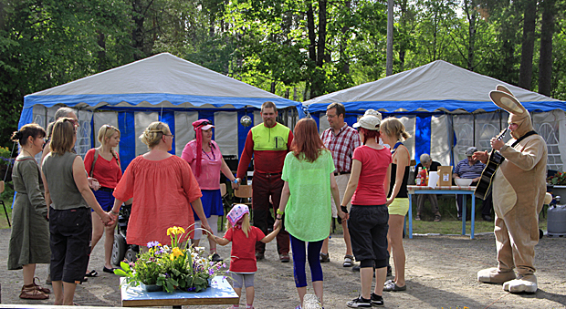 Sissipuutarhurit 19.7.2012 TV2. Kuva: Eero Liimatainen. Sissipuutarhurit 19.7.2012 TV2. Kuva: Eero Liimatainen.