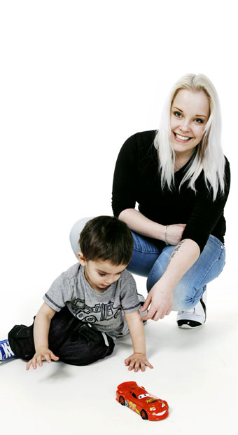 Teiniäidit-sarjan Sanna ja Emran Kuva:Laura Pohjavirta Teiniäidit-sarjan Sanna ja Emran Kuva:Laura Pohjavirta