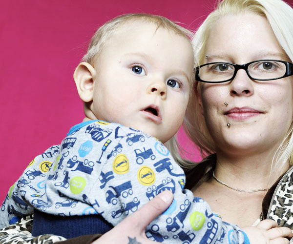 Teiniäidit-sarjan Sarita ja Nicklas Kuva:YLE Laura Pohjavirta Teiniäidit-sarjan Sarita ja Nicklas Kuva:YLE Laura Pohjavirta