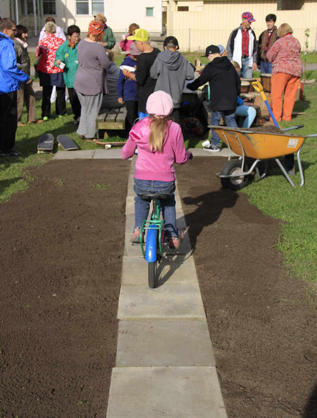 Sissipuutarhurit to 21.6.2012 TV2. Kuvat: Eero Liimatainen. Sissipuutarhurit to 21.6.2012 TV2. Kuvat: Eero Liimatainen.