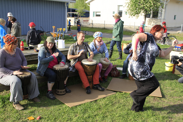 Sissipuutarhurit to 21.6.2012 TV2. Kuvat: Eero Liimatainen. Sissipuutarhurit to 21.6.2012 TV2. Kuvat: Eero Liimatainen.