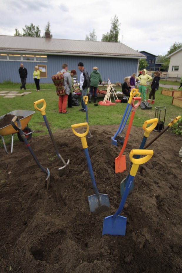 Sissipuutarhurit to 21.6.2012 TV2. Kuvat: Eero Liimatainen. Sissipuutarhurit to 21.6.2012 TV2. Kuvat: Eero Liimatainen.