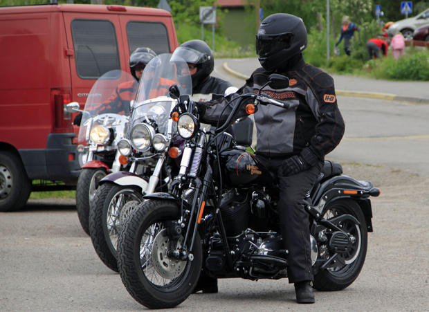 Sissipuutarhurit 5.7.2012 klo 19.30 TV2. Kuvat: Eero Liimatainen Sissipuutarhurit 5.7.2012 klo 19.30 TV2. Kuvat: Eero Liimatainen