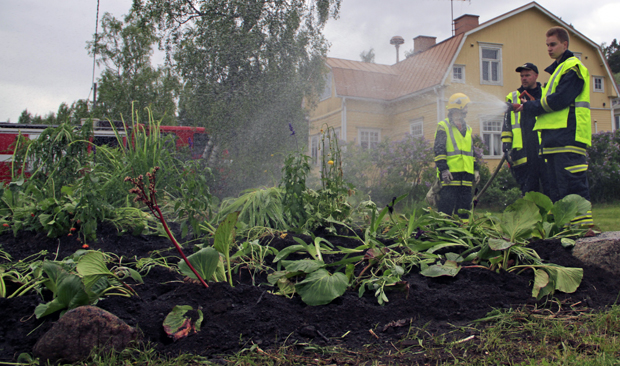 Sissipuutarhurit 5.7.2012 klo 19.30 TV2. Kuvat: Eero Liimatainen Sissipuutarhurit 5.7.2012 klo 19.30 TV2. Kuvat: Eero Liimatainen