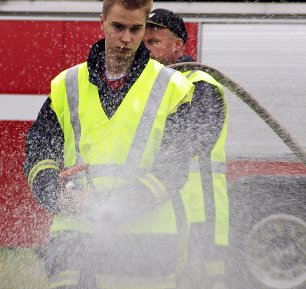 Sissipuutarhurit 5.7.2012 klo 19.30 TV2. Kuvat: Eero Liimatainen Sissipuutarhurit 5.7.2012 klo 19.30 TV2. Kuvat: Eero Liimatainen