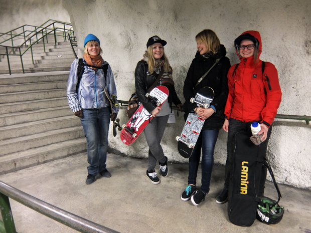 Ilta tyttöjen skeittivuorolla. Kuva: Siiri Huttunen