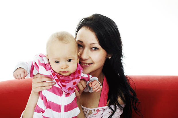 Teiniäidistä nuoreksi äidiksi. Kuva: Yle