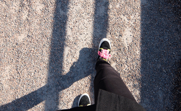 Tennarit jalkaan - on siis kevät! Kuva: Siiri Huttunen