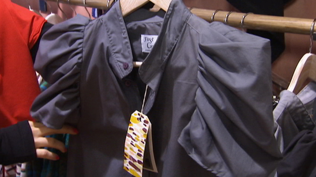 Kestääkö katseen? First Crush -merkin puhvihihaiset tunikat on valmistettu kierrätetyistä miesten kauluspaidoista.