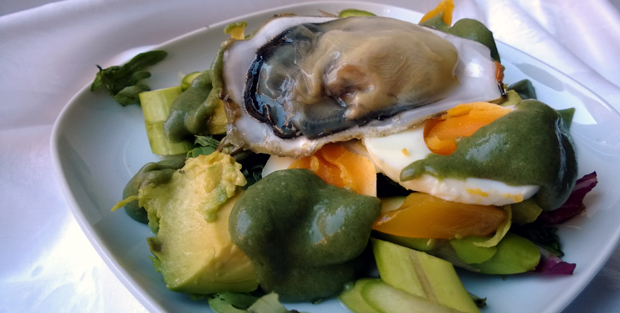 Makuuhuoneeseen kuhinaa ruualla. Kuva: Helena Lappeteläinen, Yleisradio