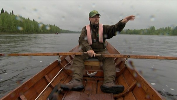 Lohensoutaja Juha Pieskä A-studiossa pohjoisen lohijoilla.