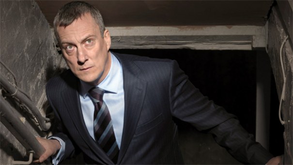 Ylikomisario Alan Banks (Stephen Tompkinson)