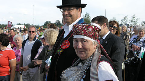 Presidentti Ilves valitsemassa Setukuningasta