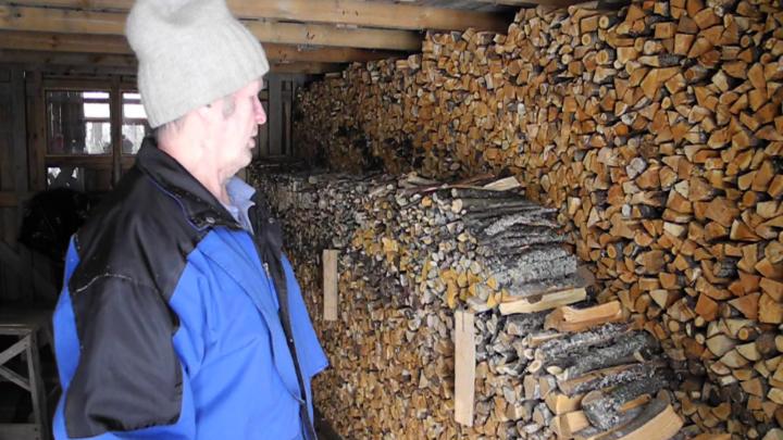 Video - Erkki Pekkarisen liiterissä klapeja riittää | Metsäradio.