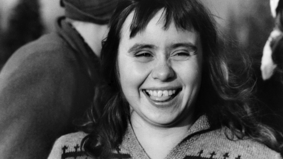 Kaikki rakastavat: Maa on syntinen laulu (ladattava versio)