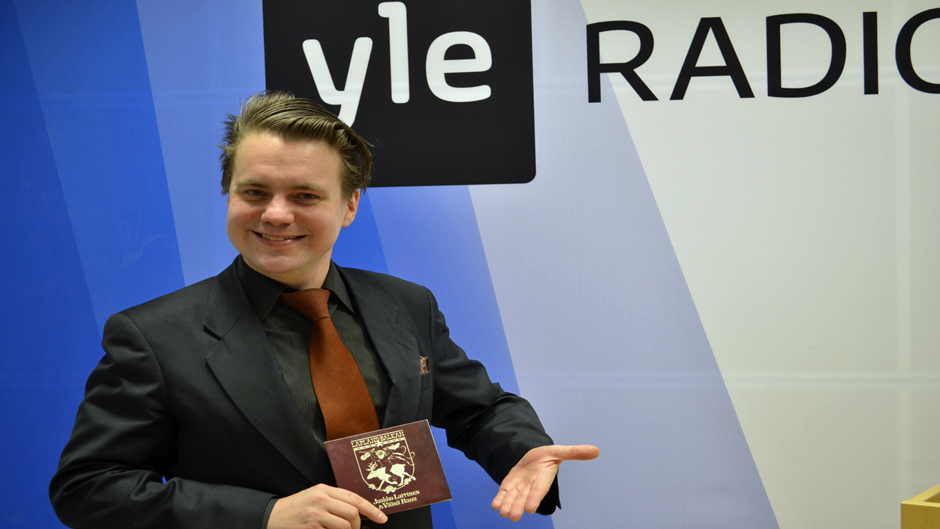 Yövieras: Jaakko Laitinen musisoi Balkanin rytmejä