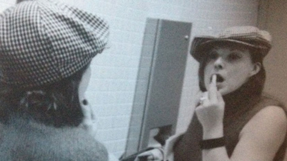 Kissankehto: Ensirakkaus ei koskaan kuole?