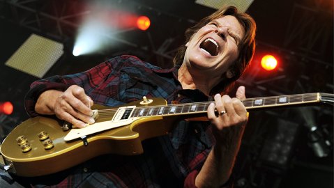John Fogerty esiintymässä Zürichissa heinäkuussa 2010.