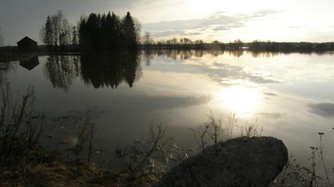 Huhtikuinen peltomaisema Pukkilassa. Kuva otettu Luonto herää kevääseen -lähetyksessä 13.4.2010.