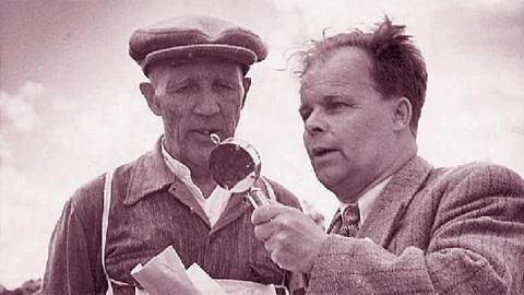 Metsäradio perustettiin jatkosodan jälkeen tukemaan ajankohtaista valtakunnallista tehtävää, hakkuiden vauhdittamista. Kuvassa Metsä-Kalle alias Veikko Lyytikäinen.