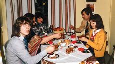 Vapunviettoa 70-lukulaisittain. Mukana musiikkipäällikkö Jorma Hietamäki.