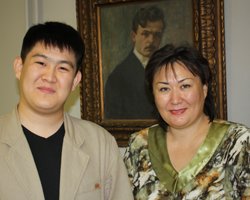 Azamat Zheltyrguzov ja hänen säestäjänsä, kuva: anu Jaantila