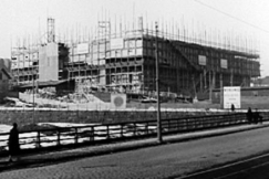 Kuva: Eduskuntatalon rakentaminen kesti oletettua pitemp��n. YLE kuvanauha.