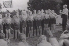 Kuva: Virolaiset nuoret laulavat. YLE kuvanauha.