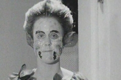 Kuva: Uusinta fantasia-aiheista hiusmuotia 1960 -luvulta. YLE kuvanauha.