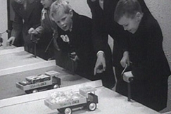 Kuva: Siima-autokisat Helsingin messuhallissa. YLE kuvanauha.