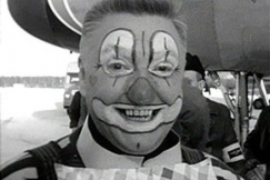 Kuva: Onni-klovni Tukholman lentokent�ll�. YLE kuvanauha.