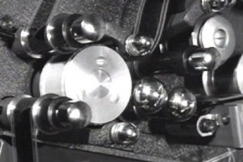 Kuva: Cinemascope-projektorin koneistoa. YLE kuvanauha.