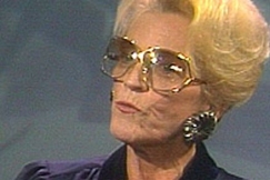 Kuva: Mannekiinikoulun johtaja Sanelma Vuorre studiossa. YLE kuvanauha. 