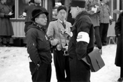 Kuva: Urheiluselostaja Pekka Tiilikainen Salpaussel�n kisoissa. (1938) YLE.