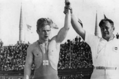 Kuva: Painija Ky�sti Lehtonen. Melbournen olympialaiset. (1956) Suomen Urheilumuseo.