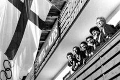 Kuva: Naisten hiihtojoukkue Cortinassa. Eva H�g, Siiri Rantanen, Hilkka Ristolainen, Sirkka Polkunen, Mirja Hietamies ja Sanna Kiero. (1956) Suomen Urheilumuseo.