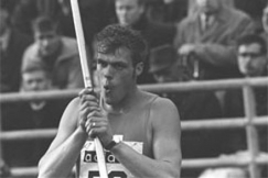 Kuva: Pauli Nevala keskittyy heittoon.
(1960-luku)
Kalle Kultala
Helsingin Olympiastadion